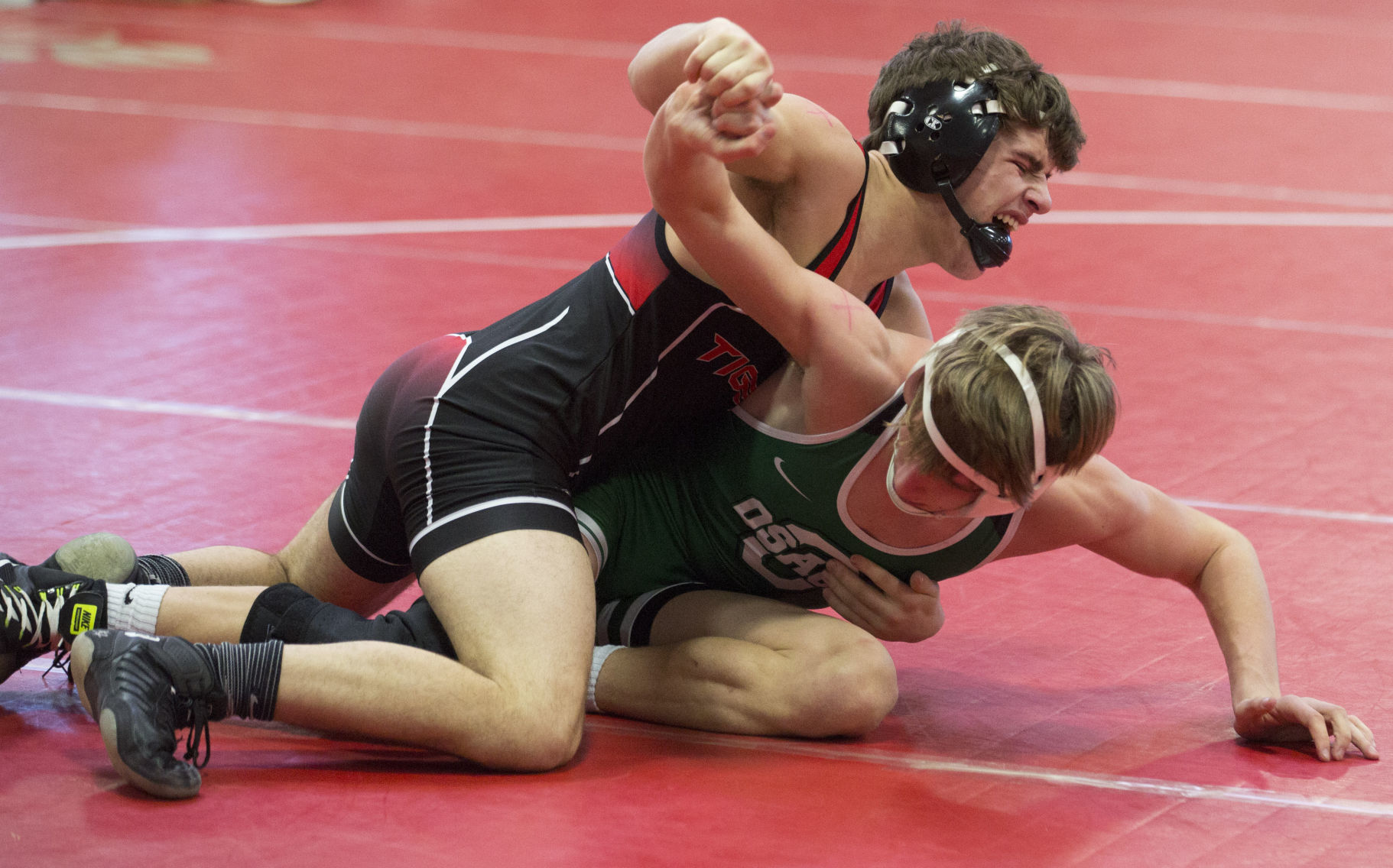 121418kw-battle-of-waterloo-wrestling-02